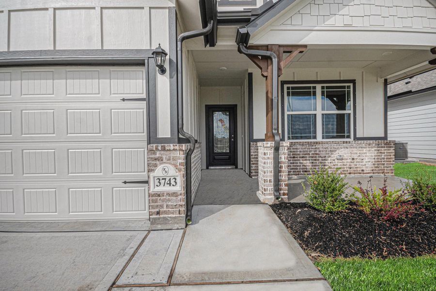 Exterior details and patio area of a home in , Bay City (Image 3).