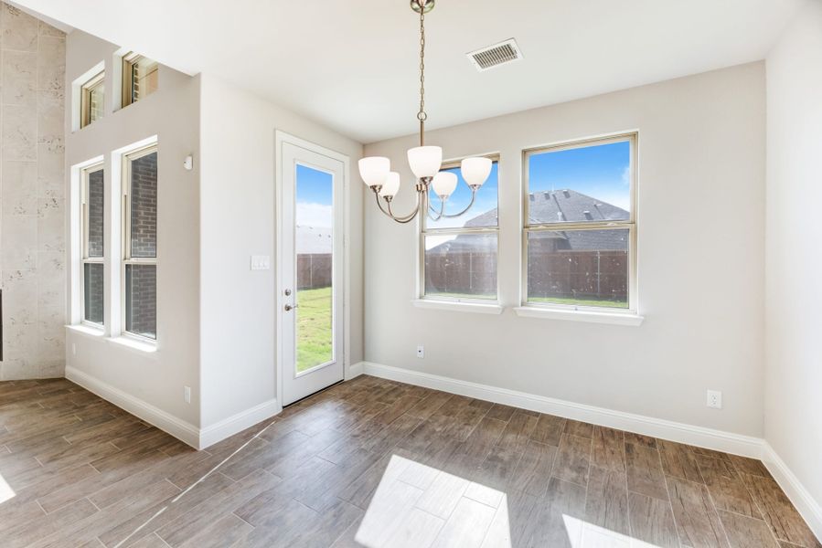 Representative unfurnished interior of a home built from the Nueces by UnionMain Homes in Lake Breeze, Lavon (Image 41).