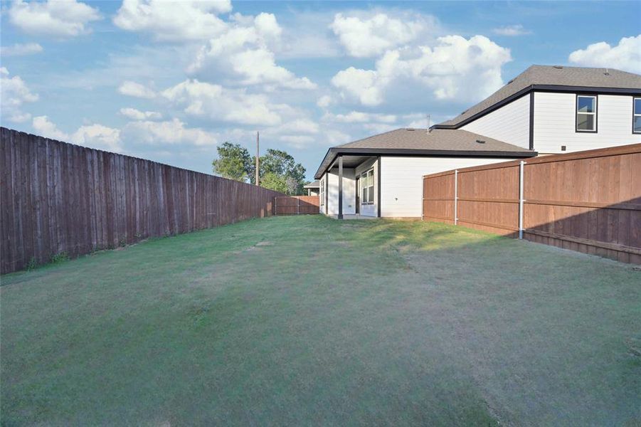 Huge 6 ft privacy fenced backyard