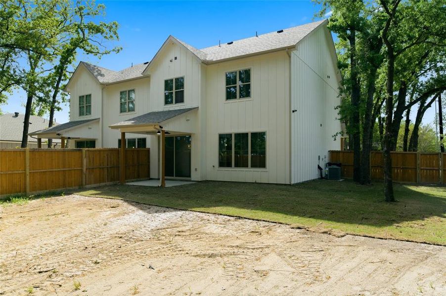Exterior details and patio area of a home in , West Tawakoni (Image 24).