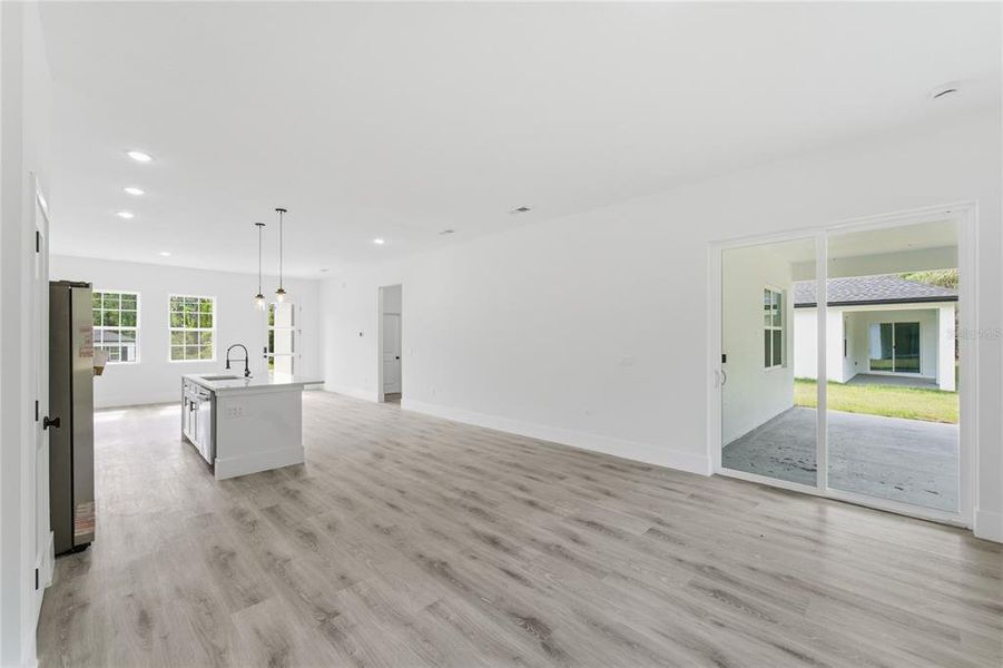 Spacious, unfurnished interior of a new home in , Dunnellon (Image 33).