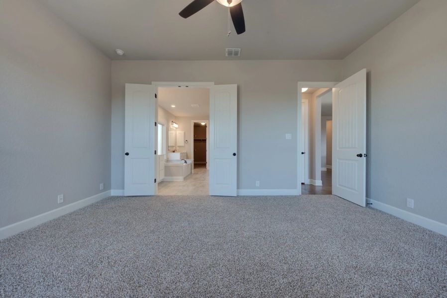 Representative unfurnished interior of a home built from the Barnett by Ashton Woods in Sunday Creek at Kinder Ranch, San Antonio (Image 25).