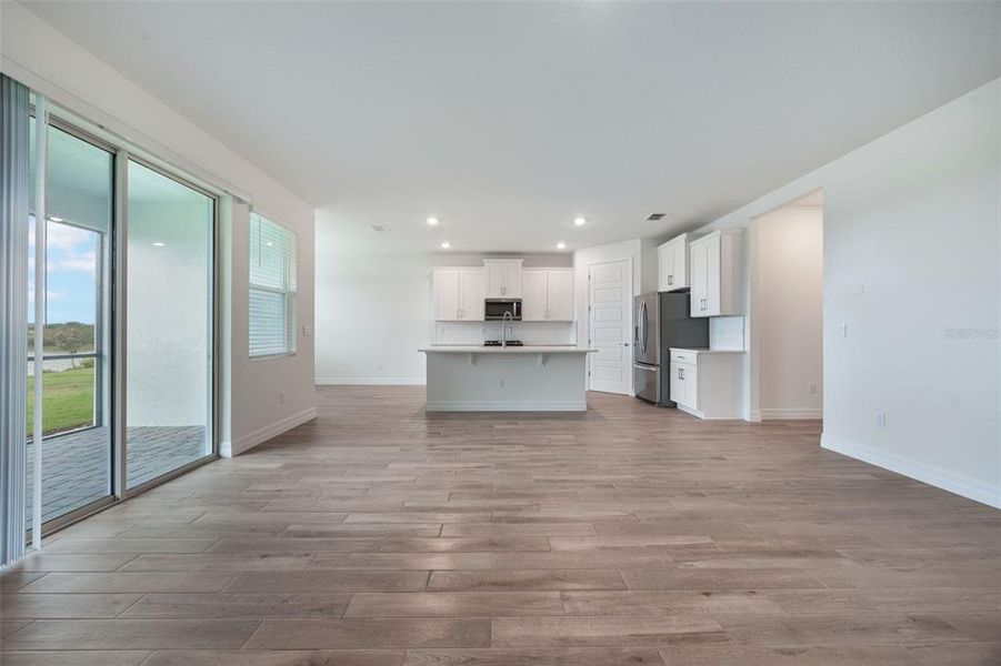 Spacious, unfurnished interior of a new home in Lakes of Mount Dora, Mount Dora (Image 28).