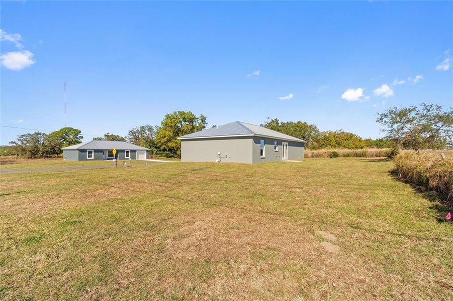 Exterior details and patio area of a home in , Avon Park (Image 18).