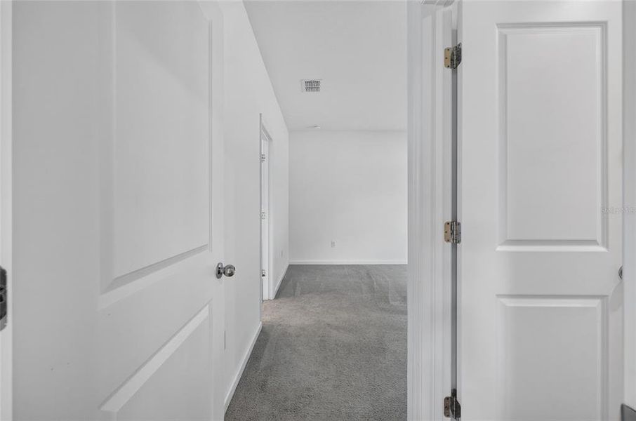 Spacious, unfurnished interior of a new home in Heath Preserve, Ocala (Image 50).