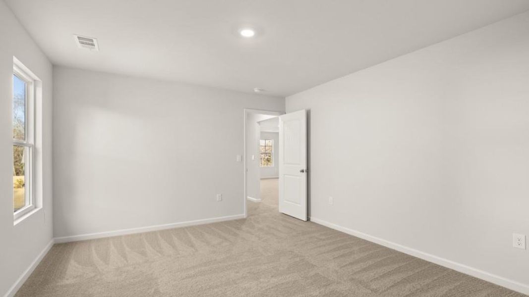 Spacious, unfurnished interior of a new home in Falcon Landing, Gainesville (Image 19).