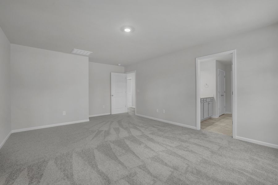 Spacious, unfurnished interior of a new home in River Tide Farms, Bolivia (Image 19).