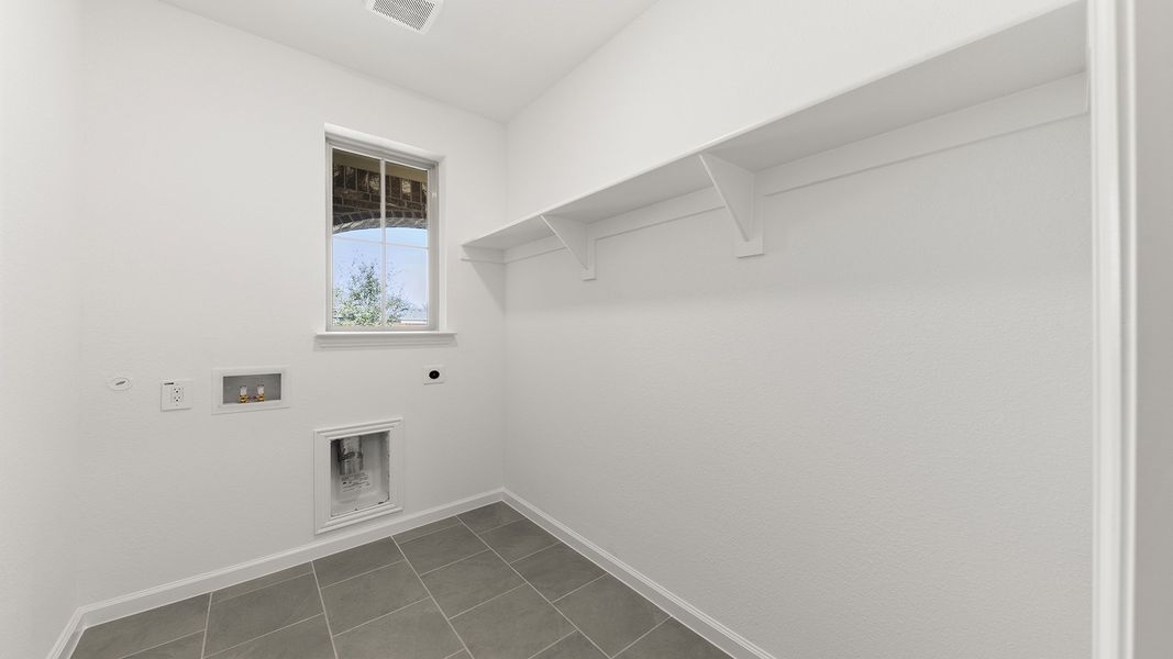 Spacious, unfurnished interior of a new home in Keeneland, Aubrey (Image 27). Spacious, unfurnished interior of a new home in Keeneland, Aubrey (Image 27).