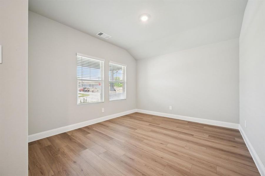 Spacious, unfurnished interior of a new home in Westmoor, Sherman (Image 28).