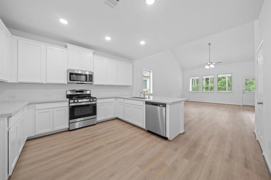 Sample product photo. Actual exterior and interior selections may vary by homesite. Photo may be virtually staged.