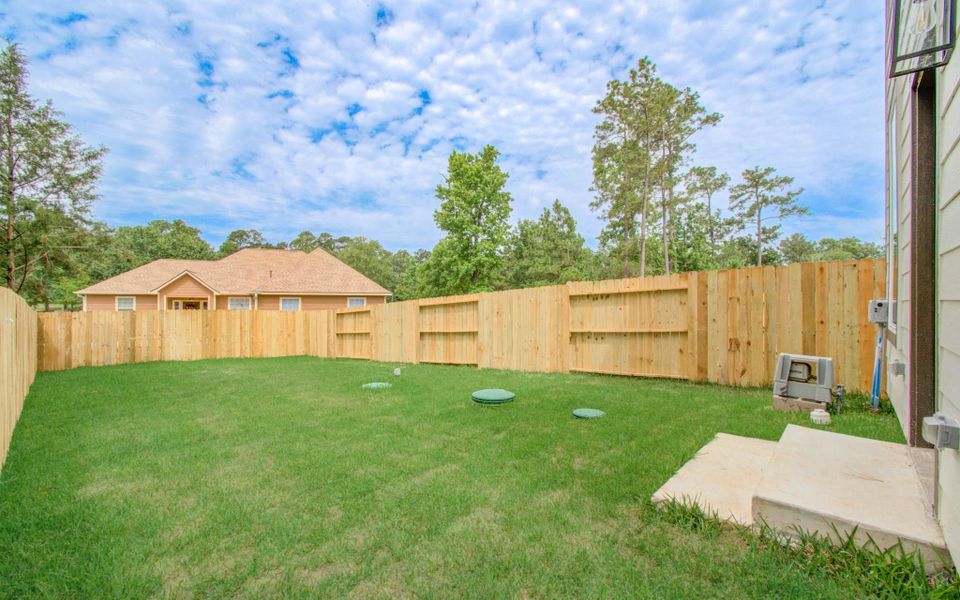 Fully fenced in backyard! Fully fenced in backyard!