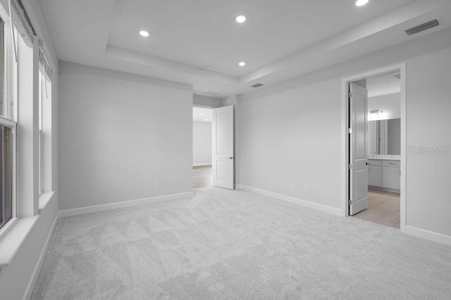 Spacious, unfurnished interior of a new home in Hammock at Two Rivers, Zephyrhills (Image 20).