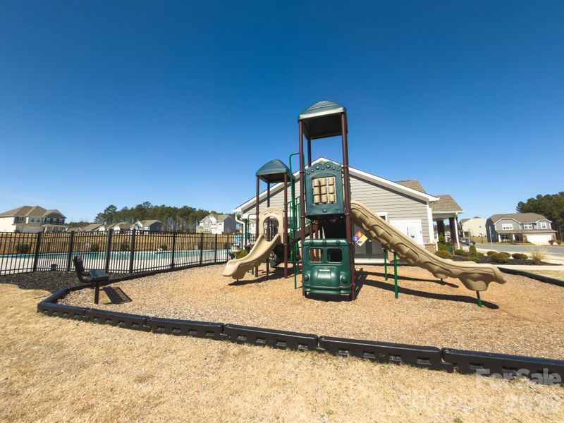 Community amenities in Falls Cove, Troutman (Image 39).