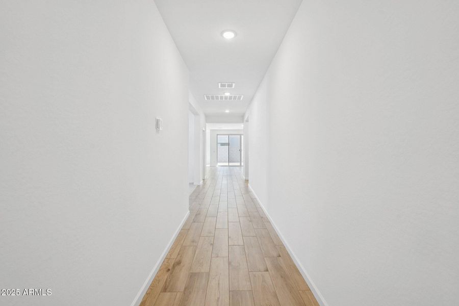 4-web-or-mls-W Mellen Ln-S0512-004