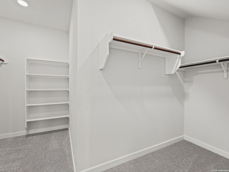 Spacious, unfurnished interior of a new home in Hunter's Ranch, San Antonio (Image 28).