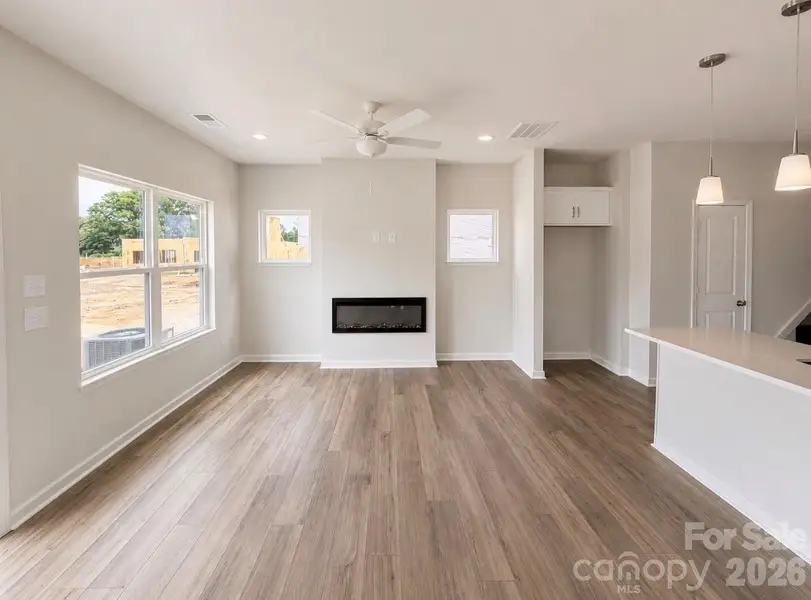 Spacious, unfurnished interior of a new home in Ryder Park, Charlotte (Image 4).