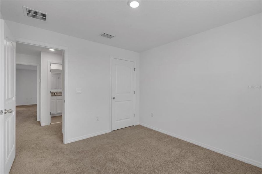 Spacious, unfurnished interior of a new home in , Winter Garden (Image 13).