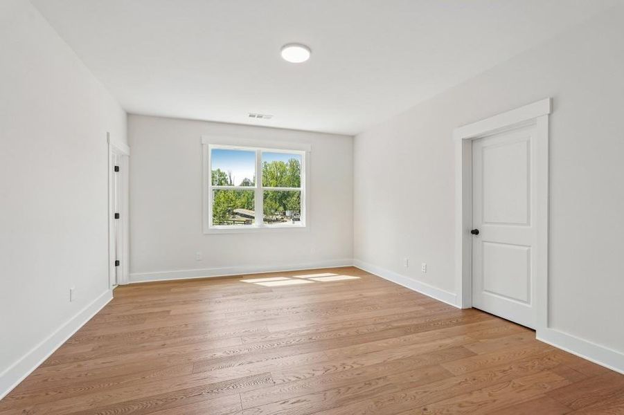 Spacious, unfurnished interior of a new home in Arden on Lanier, Cumming (Image 36).