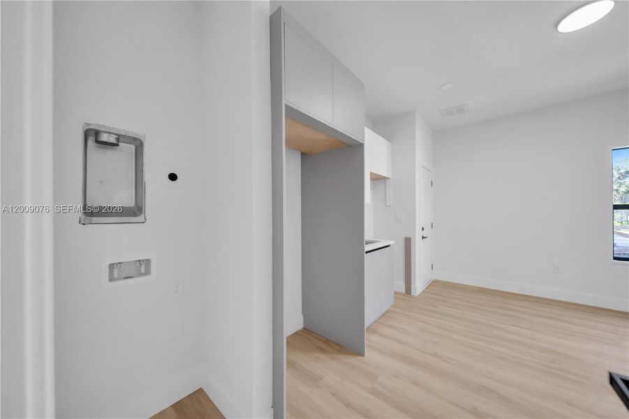 Spacious, unfurnished interior of a new home in , North Port (Image 29).