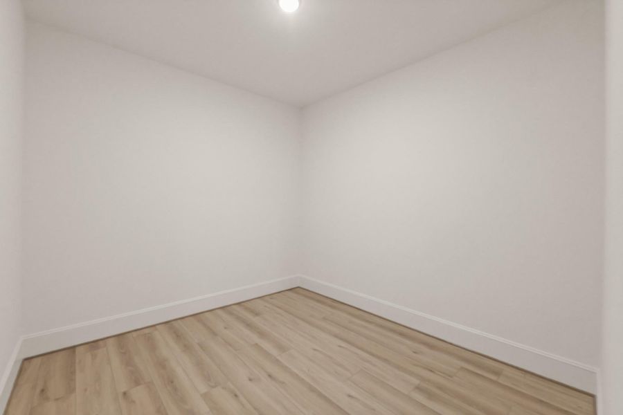 Spacious, unfurnished interior of a new home in The Park and The Reserve, Fulshear (Image 38).