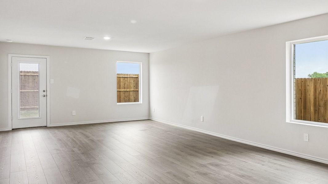 Spacious, unfurnished interior of a new home in Creekside Ranch, Blue Ridge (Image 5).