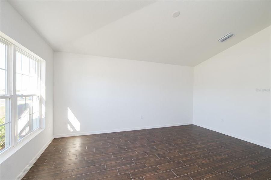 Spacious, unfurnished interior of a new home in Thompson Preserve, Bartow (Image 17). Spacious, unfurnished interior of a new home in Thompson Preserve, Bartow (Image 17).