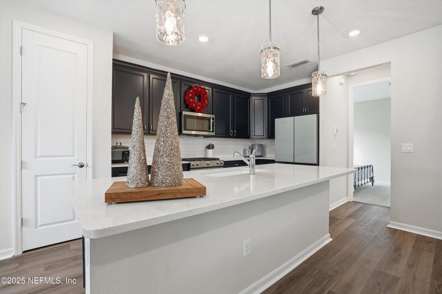 Furnished interior view inside a new home in , Middleburg (Image 15).