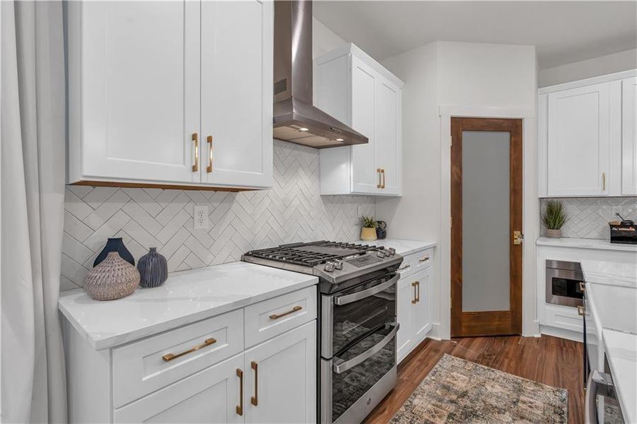 Furnished interior view inside a new home in , Emerson (Image 19).