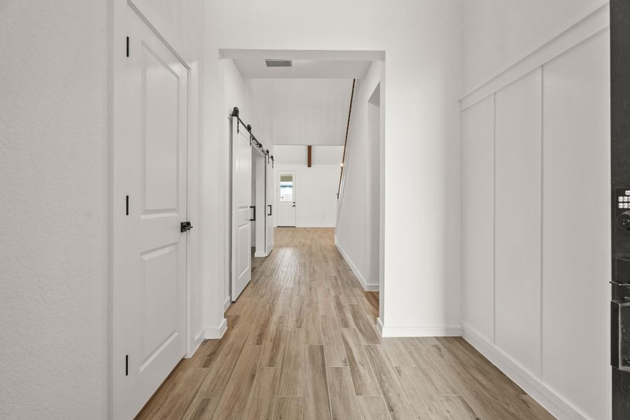 Welcoming foyer (*Photo not of actual home and used for illustration purposes only.)