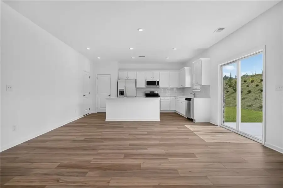 Spacious, unfurnished interior of a new home in Apalachee Hills, Bethlehem (Image 22).