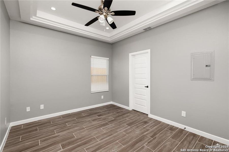 Spacious, unfurnished interior of a new home in , Mcallen (Image 7).