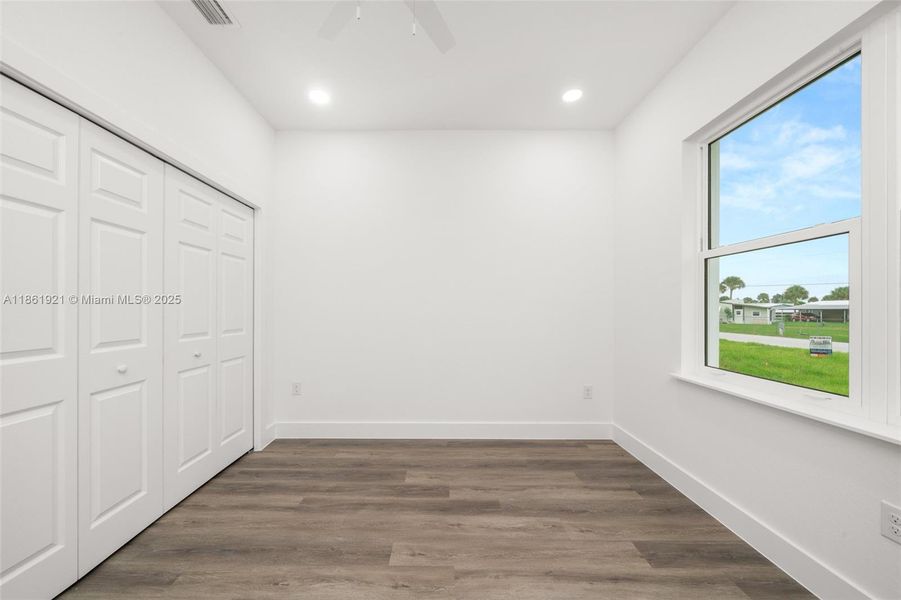 Spacious, unfurnished interior of a new home in , Sebring (Image 35).
