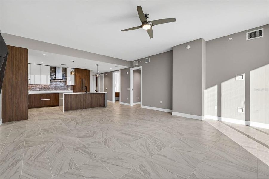 Spacious, unfurnished interior of a new home in , St. Petersburg (Image 37).