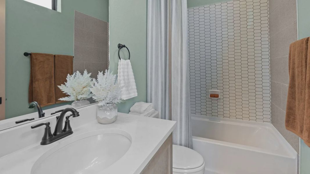 Representative interior finishes for a home built from the Savara by Chesmar Homes in Feathergrass, Florence (Image 20).