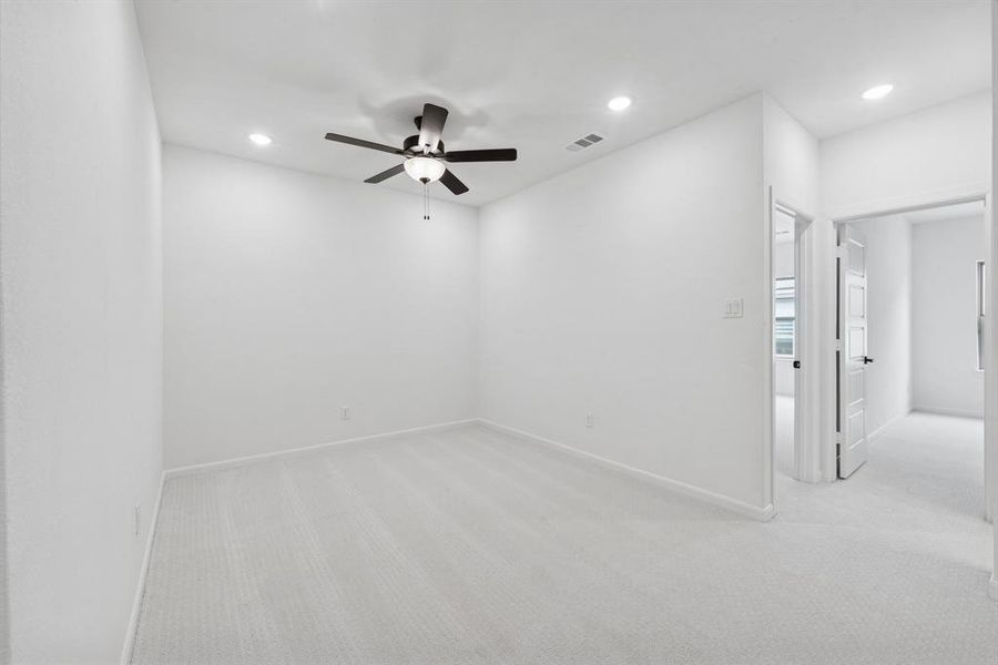 Spacious, unfurnished interior of a new home in Hillside at Las Colinas, Irving (Image 17).