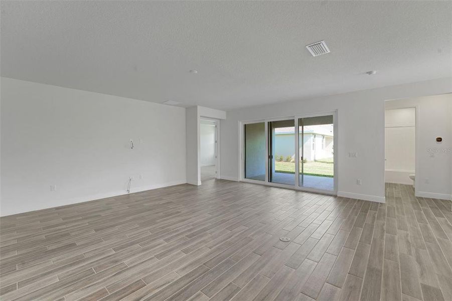 Spacious, unfurnished interior of a new home in Angeline, Land O' Lakes (Image 25).