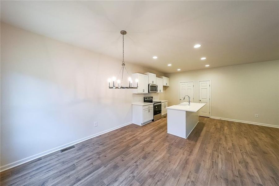 Spacious, unfurnished interior of a new home in , Gainesville (Image 15).