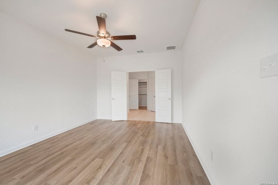 Spacious, unfurnished interior of a new home in Hickory Ridge Estates, Elmendorf (Image 21).