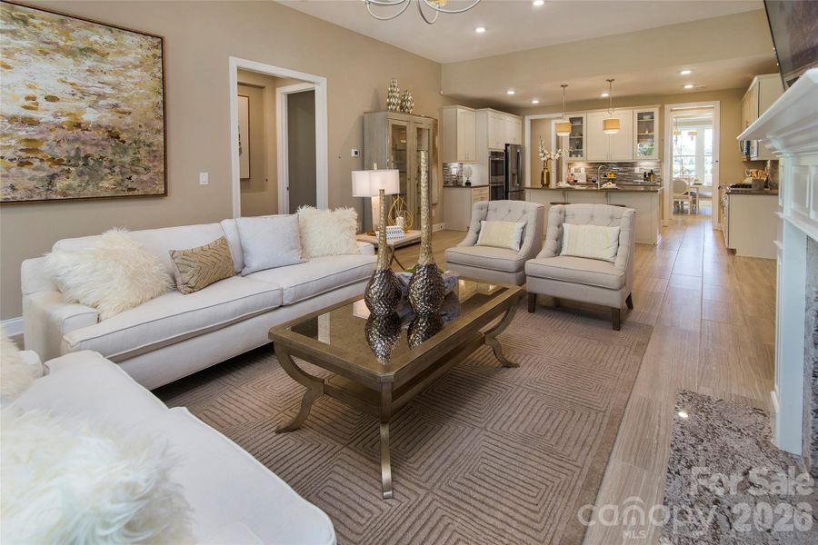 Model photo used for reference