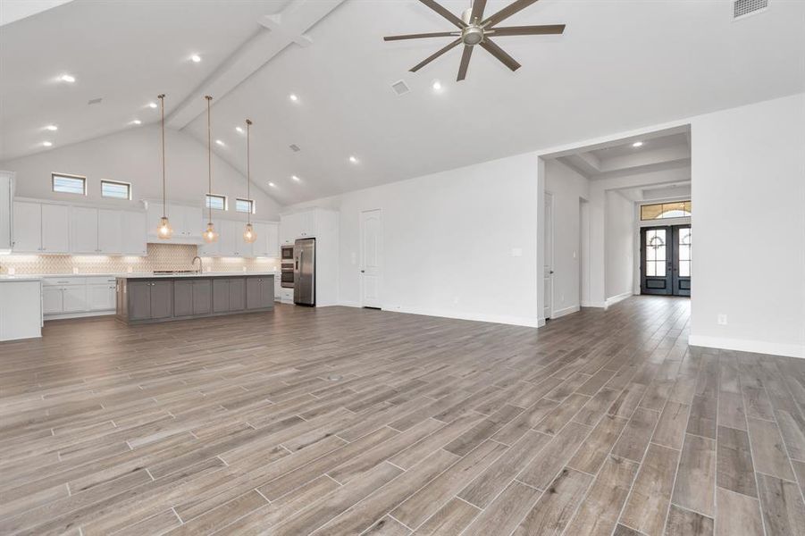 15 ft vaulted ceilings is rare to find in a one-story home!