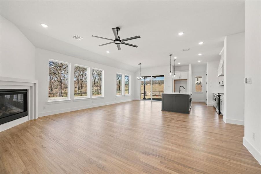 Spacious, unfurnished interior of a new home in Rocky Top Ranch, Reno (Image 28).