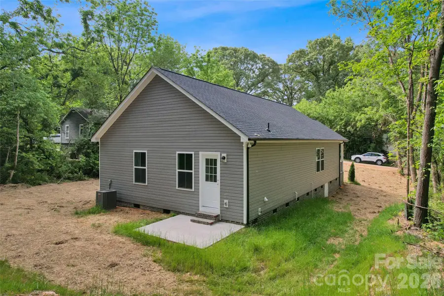 Exterior details and patio area of a home in , Gastonia (Image 4).