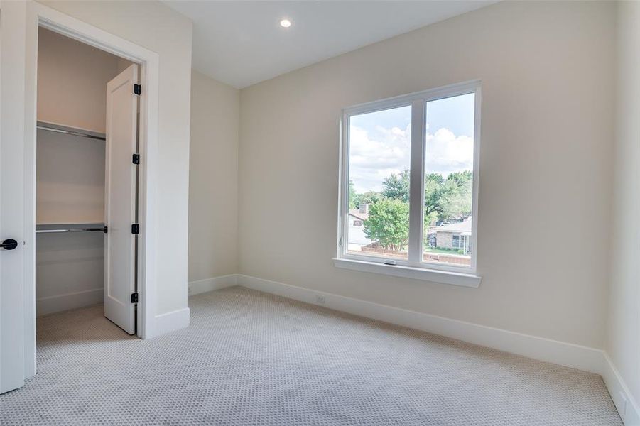 Spacious, unfurnished interior of a new home in , Richardson (Image 20).