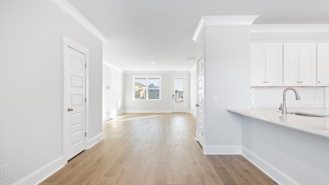 Spacious, unfurnished interior of a new home in Sherwood Manor, Atlanta (Image 14).