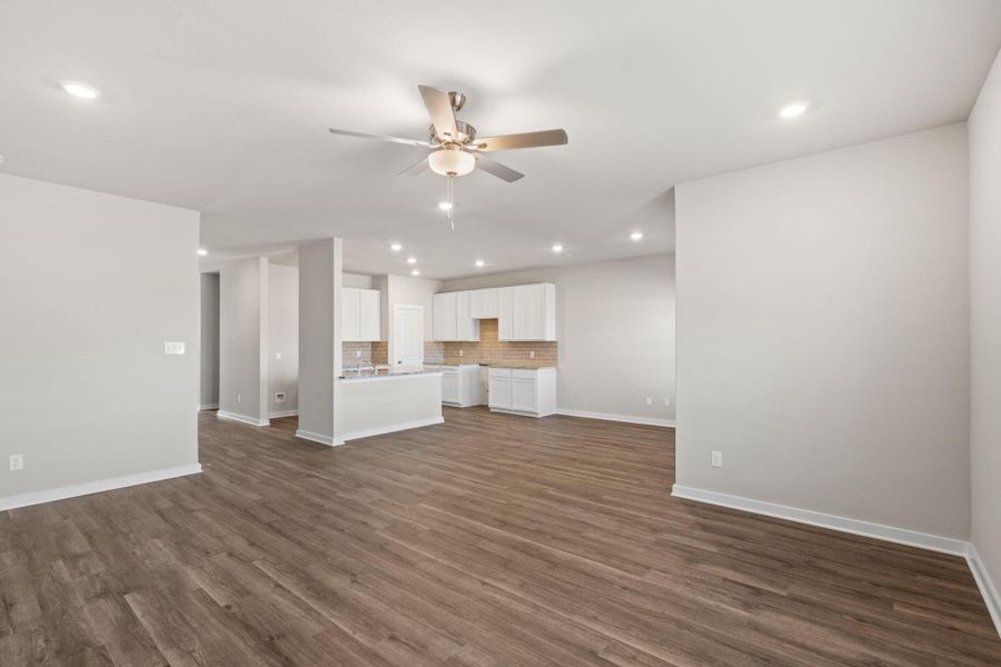 Spacious, unfurnished interior of a new home in Arabella on the Prairie 60', Richmond (Image 18).