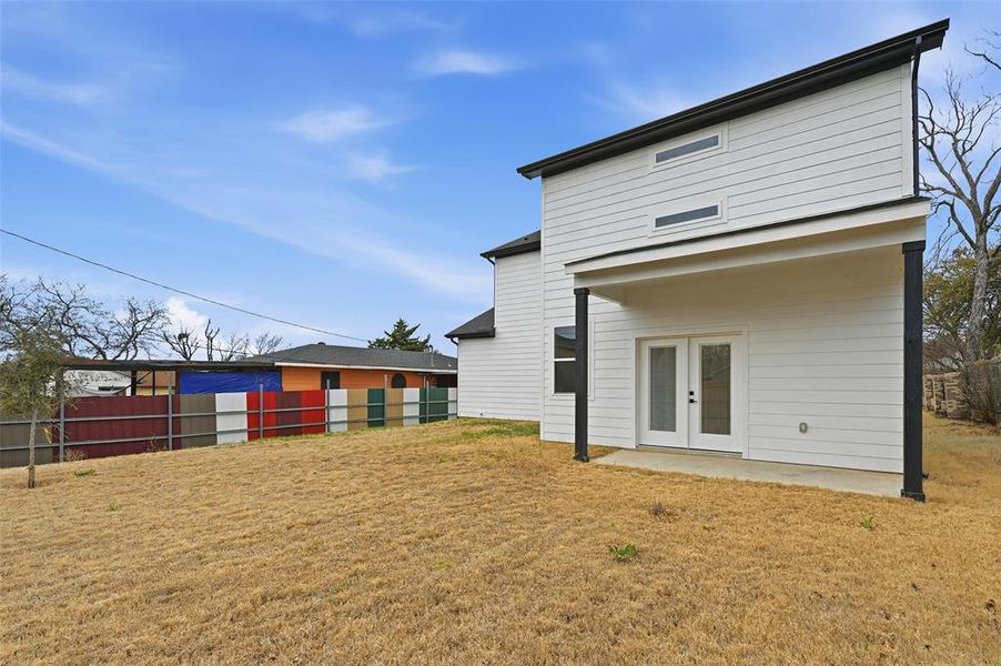 Exterior details and patio area of a home in , Dallas (Image 28).