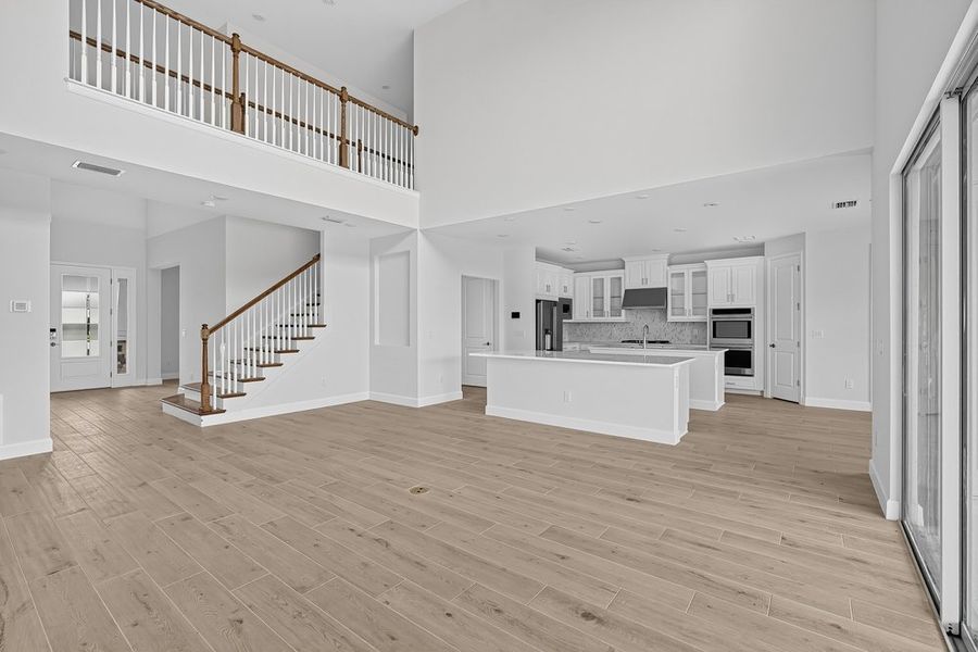 Spacious, unfurnished interior of a new home in Victoria Lakes, Odessa (Image 9).