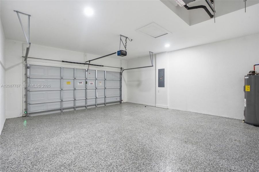 Spacious, unfurnished interior of a new home in , Cape Coral (Image 34). Spacious, unfurnished interior of a new home in , Cape Coral (Image 34).