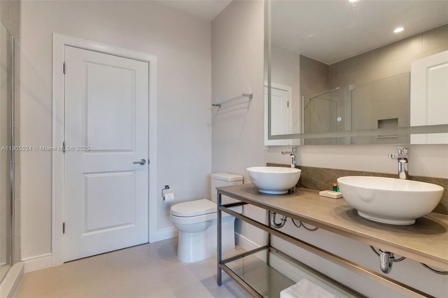 Furnished interior view inside a new home in , Kissimmee (Image 14).