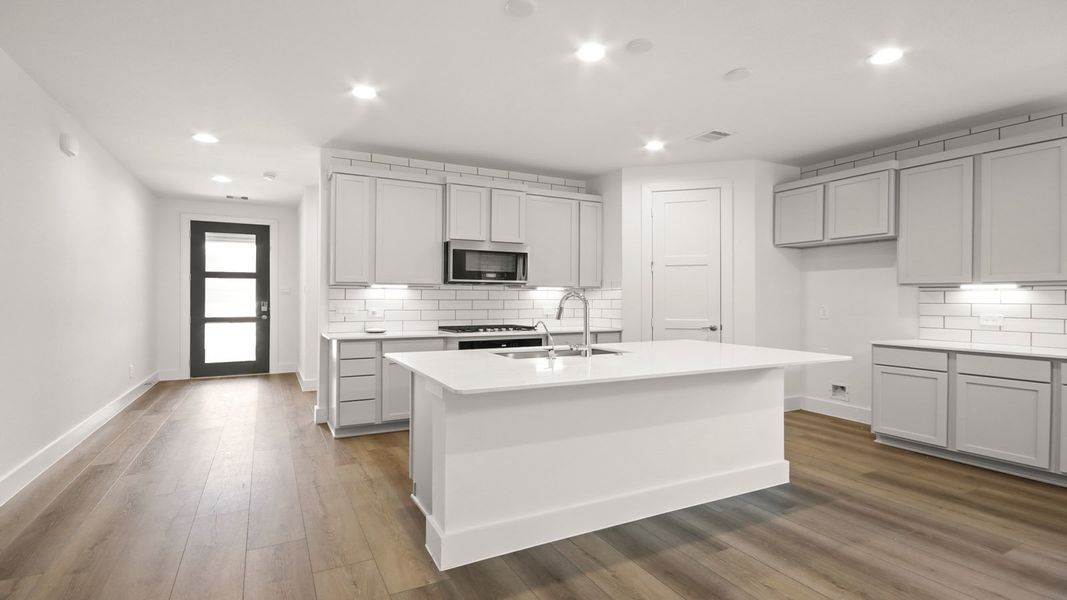 Furnished interior view inside a new home in Silverthorne, Conroe (Image 9).